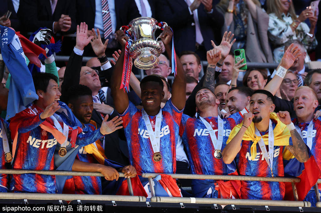 利物浦同时搞定双中卫 3500万签格伊+先签后用新内斯塔