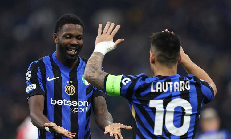 意甲劲旅争夺战升级：阿莱格里率领米兰登顶，国米誓拿三分稳固排名